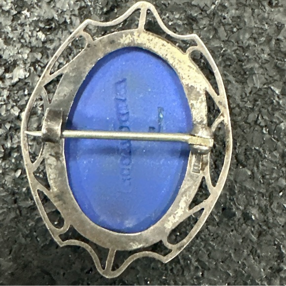 vintage Wedgwood blue jasperware brooch in a sterling silver setting - Picture 2 of 5